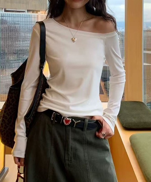Lace Ladies(レースレディース)の「ソリッドカラー ワンショルダー 長袖 カット トップス(Tシャツ/カットソー・レディース・ブラック/ライトグレー/ホワイト/ダークグレー・FREE)」の2枚目の写真