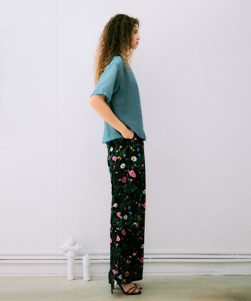 NOISE MAKER（ノイズメーカー）の「ボタニカル柄ワイドタックパンツ【MADE IN JAPAN】（その他パンツ・レディース・ブラック/オフホワイト・38/36）」の13枚目の写真