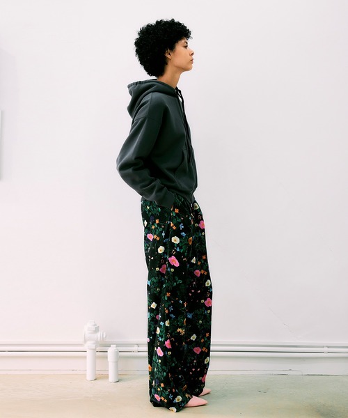 NOISE MAKER（ノイズメーカー）の「ボタニカル柄ワイドタックパンツ【MADE IN JAPAN】（その他パンツ・レディース・ブラック/オフホワイト・38/36）」の11枚目の写真