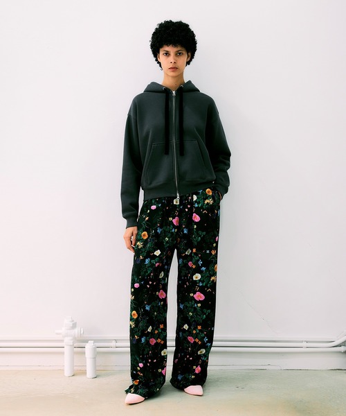 NOISE MAKER（ノイズメーカー）の「ボタニカル柄ワイドタックパンツ【MADE IN JAPAN】（その他パンツ・レディース・ブラック/オフホワイト・38/36）」の9枚目の写真