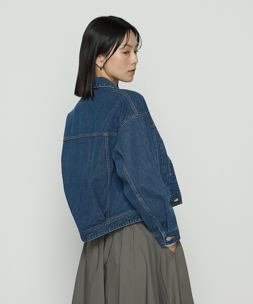 K.T KIYOKO TAKASE（キヨコタカセ）の「10.5オンス空紡デニム フェイクファー襟付きデニムジャケット（デニムジャケット・レディース・グレー/インディゴブルー/ワンウォッシュ・9号）」の17枚目の写真