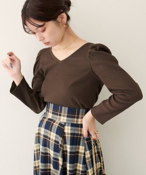 natural couture(ナチュラルクチュール)の「【WEB限定】テレコ2WAYプリンセスT(Tシャツ/カットソー・レディース・ブラウン/ボルドー/モカ/オフホワイト/ブラック/サックスブルー・FREE)」の1枚目の写真