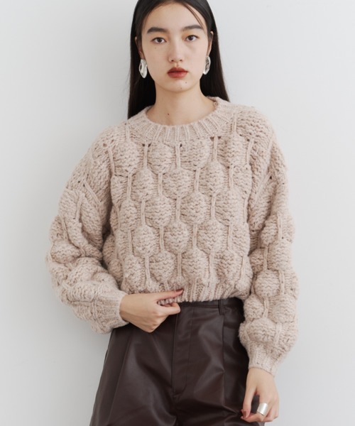 DFFUR.(ディフル)の「ぽこぽこボリュームニットトップス(ニット/セーター・レディース・ベージュ/グレー・FREE)」の4枚目の写真