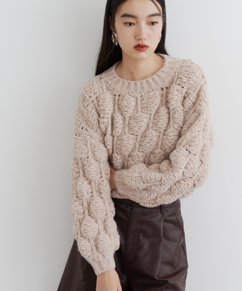 DFFUR.(ディフル)の「ぽこぽこボリュームニットトップス(ニット/セーター・レディース・ベージュ/グレー・FREE)」の8枚目の写真