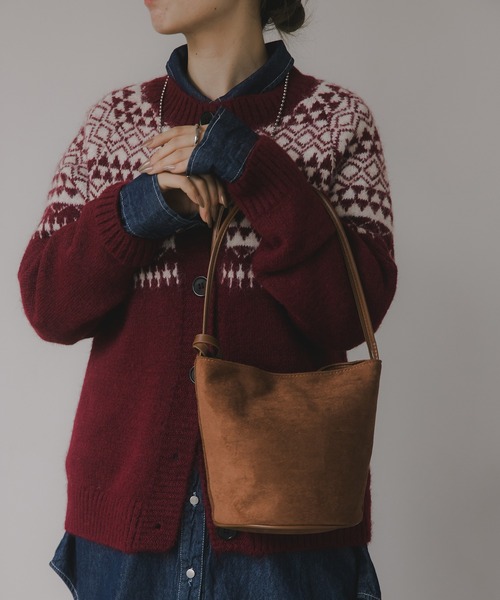 210nouve(トゥージュヌーブ)の「【チャーム付】フェイク スエード バケツ ショルダーバッグ(ショルダーバッグ・レディース・ブラック/ブラウン/ブルー/レッド・FREE)」の1枚目の写真