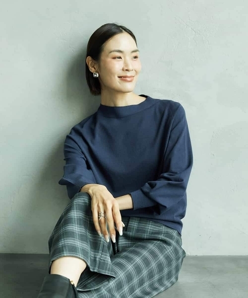 MICHEL KLEIN(ミッシェル・クラン)の「ホールガーメント(R)ボトルネックニット(ニット/セーター・レディース・カリビアンブルー/ネイビー/パープル・38)」の4枚目の写真
