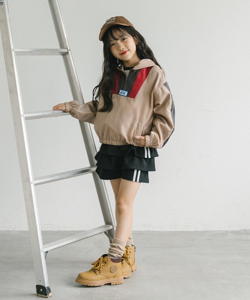 URBAN CHERRY（アーバンチェリー）の「【U.TRACK/ユードットトラック】ラインツーティアフリルショートパンツ（スカート・キッズ・グレー/ブラック/ネイビー・110cm/120cm/130cm/140cm/150cm）」の4枚目の写真