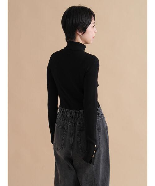 sm2rhythm（サマンサモスモスリズム）の「袖ボタンリブニットプルオーバー（ニット/セーター・レディース・レッド/ブルー/ブラック・F）」の6枚目の写真