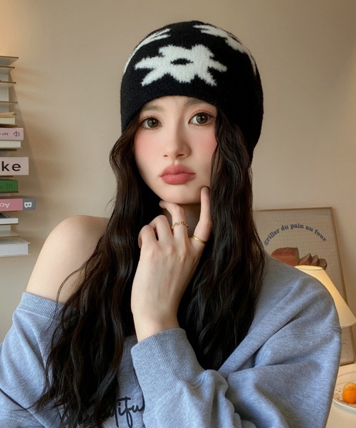 c.u.l(シーユーエル)の「ふわモコ 花柄 ビーニー ニットキャップ cula1322(ニットキャップ/ビーニー・レディース・ブラック/ブラック系その他・FREE)」の6枚目の写真