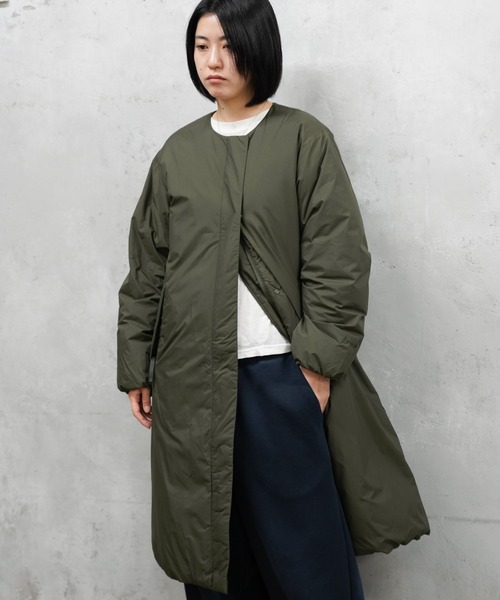 NANGA(ナンガ)の「NANGA / ナンガ NO COLLAR DOWN COAT (WOMEN) ノーカラーダウンコート (ウィメンズ)(ダウンジャケット/コート・レディース・アイボリー/ベージュ/カーキ/ブラック・WS/MEDIUM)」の4枚目の写真