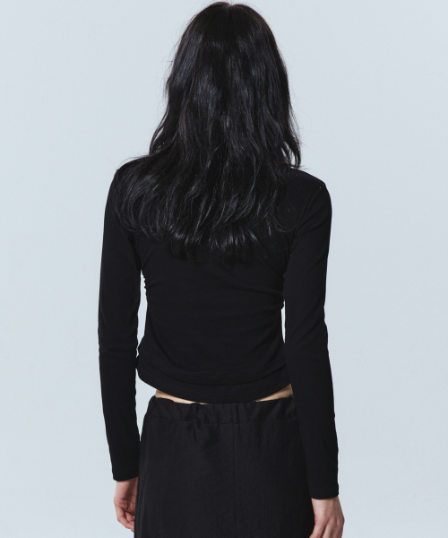 NICK&NICOLE（ニックアンドニコール）の「MINIMAL SHIRRING DOUBLE LAYERED TOP_BLACK（Tシャツ/カットソー・レディース・その他・MEDIUM/LARGE）」の3枚目の写真