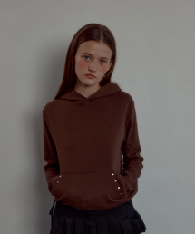 STUD POCKET CROP HOODIE_BROWN