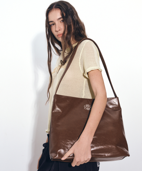 NICK&NICOLE(ニックアンドニコール)の「ESSENTIAL LEATHER SQUARE BAG_BROWN(ショルダーバッグ・レディース・その他・FREE)」の2枚目の写真