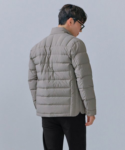 CHASECULT（チェイスカルト）の「男性 軽量 ハイネック パディング ジャンパー-CFRK4711C0X（ダウンジャケット/コート・メンズ・Beige・100/105/95）」の2枚目の写真