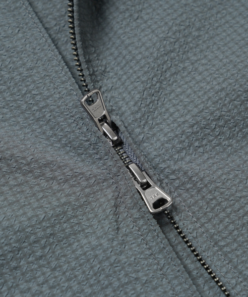 FRIZMWORKS(フリズムワークス)の「SEERSUCKER BUDDY HARRINGTON JACKET _ BLUE GRAY(ブルゾン・メンズ・その他・MEDIUM/LARGE/X-LARGE)」の5枚目の写真