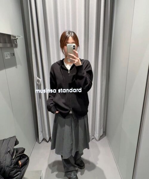 MUSINSA STANDARD WOMAN（ムシンサスタンダードウーマン）の「ウィメンズプリーツスカートレイヤードスラックス[ミディアムグレー]（スラックス・レディース・その他・26/27/28/29/34/32/30/31/24/25）」の14枚目の写真