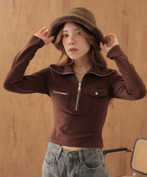 SUWDEE(スーディー)の「half zip double pocket tops(Tシャツ/カットソー・レディース・ブラック/ブラウン・FREE)」の2枚目の写真