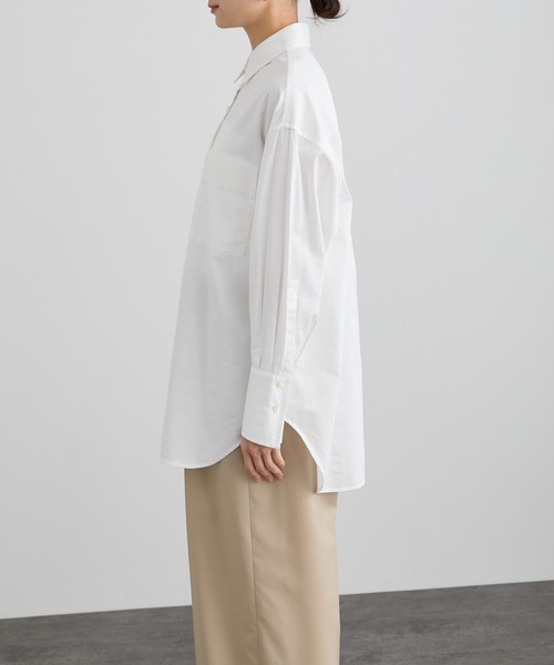 SALON adam et rope'(サロン アダム エ ロペ)の「オーバーダイコットンサテンシャツ(シャツ/ブラウス・レディース・サックスブルー/ホワイト・FREE)」の18枚目の写真