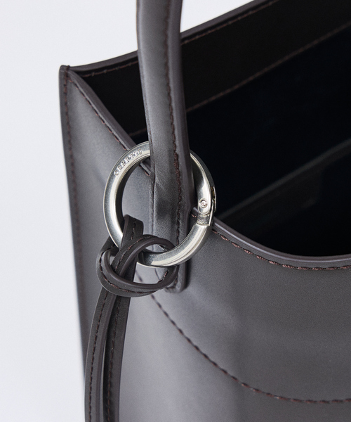 ORSETTO（オルセット）の「【ORSETTO/オルセット】SCATOLA スムースレザー ショルダーバッグ（ショルダーバッグ・レディース・ダークブラウン・フリー）」の2枚目の写真