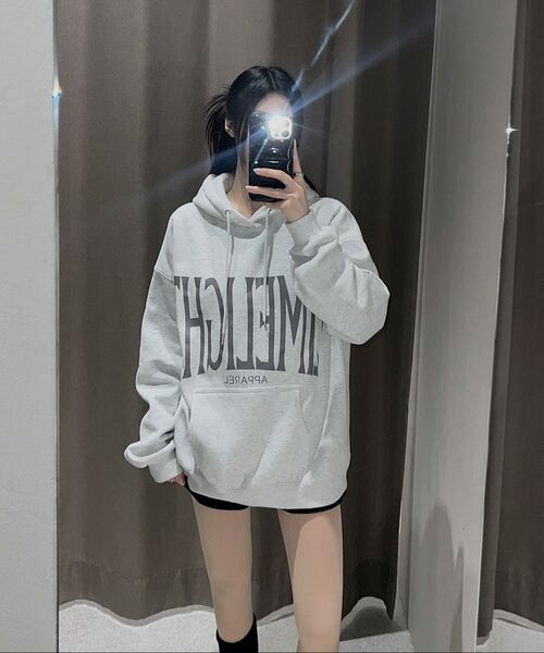 LIMELIGHT APPAREL(ライムライトアパレル)の「アパレルビッグロゴフードオーバーサイズ(サンド/ホワイト)(パーカー・メンズ・その他・MEDIUM/LARGE/X-LARGE)」の3枚目の写真