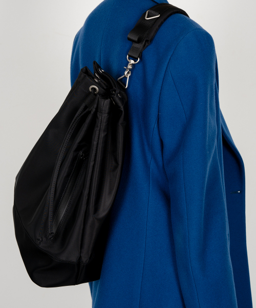 HAH ARCHIVE(ハーアーカイブ)の「2-Way Waterloo Nylon Duffel Bag (Black)(メッセンジャーバッグ・レディース・ブラック・FREE)」の2枚目の写真