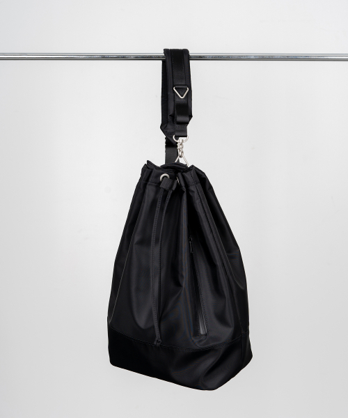 HAH ARCHIVE(ハーアーカイブ)の「2-Way Waterloo Nylon Duffel Bag (Black)(メッセンジャーバッグ・レディース・ブラック・FREE)」の3枚目の写真