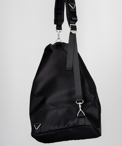 HAH ARCHIVE(ハーアーカイブ)の「2-Way Waterloo Nylon Duffel Bag (Black)(メッセンジャーバッグ・レディース・ブラック・FREE)」の4枚目の写真