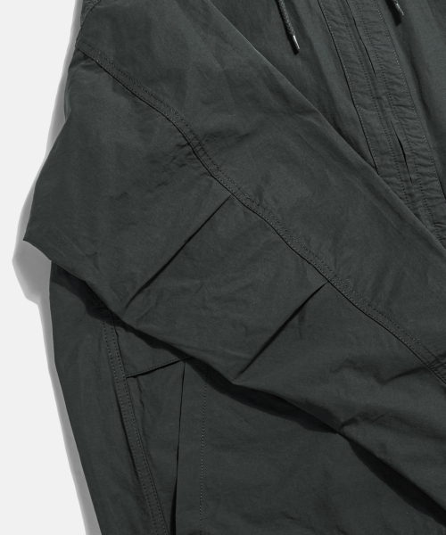 ESPIONAGE(エスピオナジ)の「Traveler Hooded Jacket Dark Grey(ナイロンジャケット・メンズ・その他・MEDIUM/X-LARGE)」の9枚目の写真