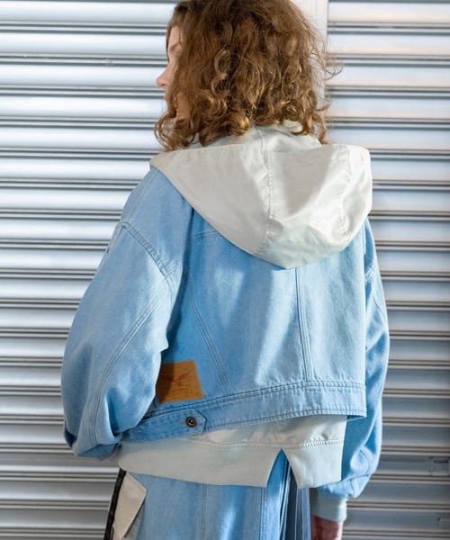 AULA AILA(アウラアイラ)の「【AVIREX】ナイロン×デニムブルゾン(ブルゾン・レディース・ライトブルー/ブルー・0)」の14枚目の写真