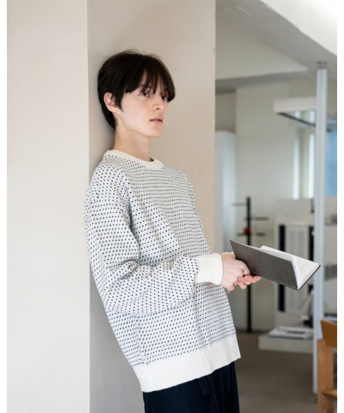 ASTLAY(アストレイ)の「loveless Round Neck knit (cream/navy/gray)(ニット/セーター・メンズ・その他・2/3)」の4枚目の写真