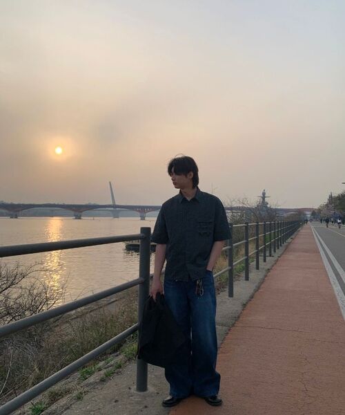 AREUBAN（アルバン）の「シガレットアフタースモークハーフシャツ_シャドウバイオレット（シャツ/ブラウス・メンズ・ダークパープル・2/3）」の5枚目の写真