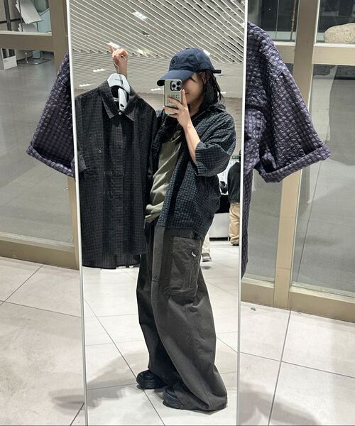 AREUBAN（アルバン）の「シガレットアフタースモークハーフシャツ_シャドウバイオレット（シャツ/ブラウス・メンズ・ダークパープル・2/3）」の6枚目の写真
