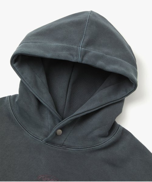 WMC(ダブリューエムシー)の「ピグメントフードパーカー_NAVY(パーカー・メンズ・ネイビー・MEDIUM/LARGE/X-LARGE)」の3枚目の写真