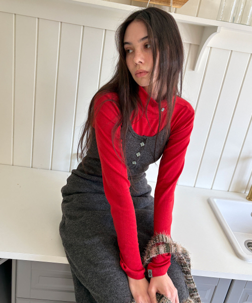 HERETIC(ヘレティック)の「BUTTON TURTLE NECK / red(Tシャツ/カットソー・レディース・その他・FREE)」の1枚目の写真