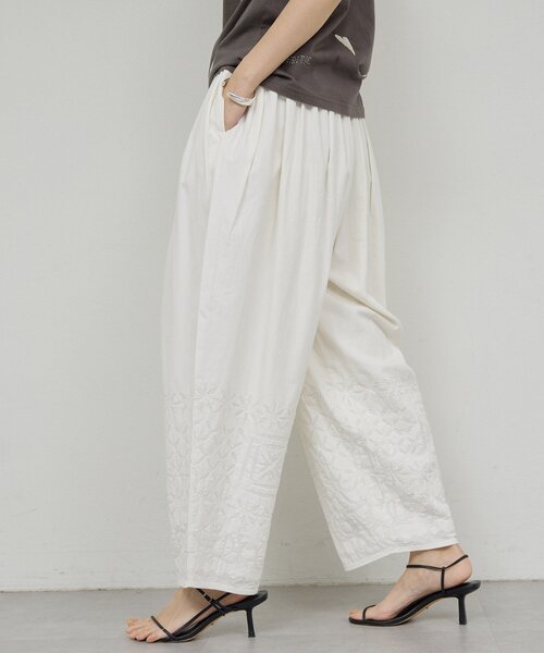 GALLARDAGALANTE（ガリャルダガランテ）の「【Dhritië】【手洗い可】ギャザーワイドパンツ（その他パンツ・レディース・オフホワイト/ブラック・FREE）」の8枚目の写真