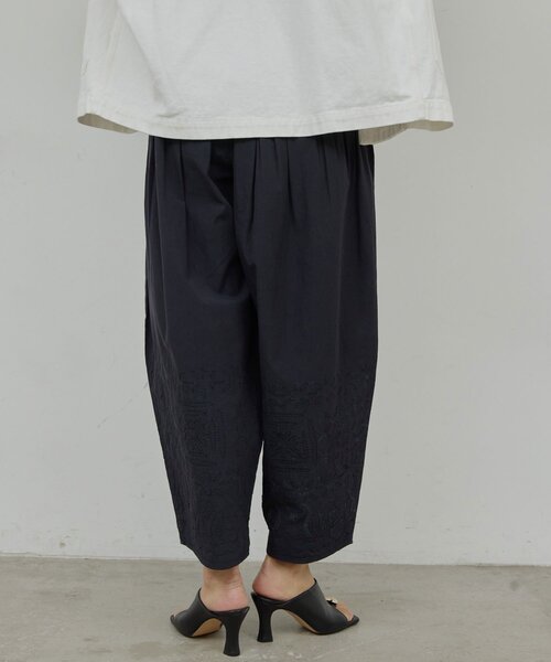 GALLARDAGALANTE（ガリャルダガランテ）の「【Dhritië】【手洗い可】ギャザーワイドパンツ（その他パンツ・レディース・オフホワイト/ブラック・FREE）」の15枚目の写真