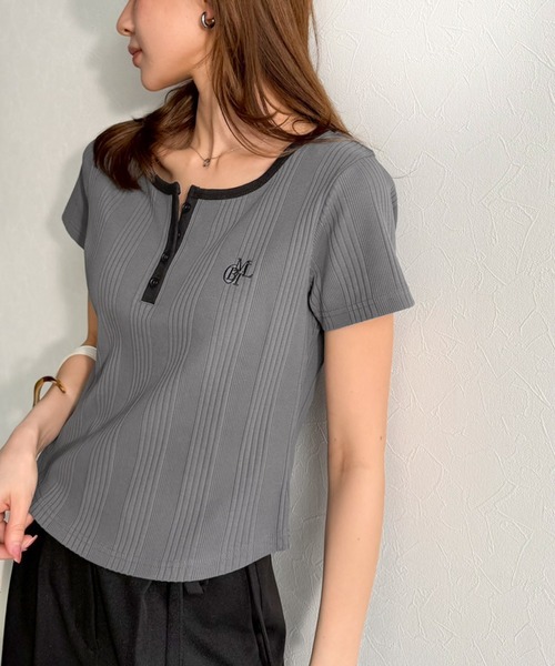 mily bilet(ミウィビレット)の「【mily bilet】洗練配色でクラスアップ。オーガニックコットンランダムテレコロゴ刺繍ヘンリーネックトップス(Tシャツ/カットソー・レディース・オフホワイト/チャコールグレー/ブルー・X-LARGE/SMALL/MEDIUM/LARGE)」の11枚目の写真