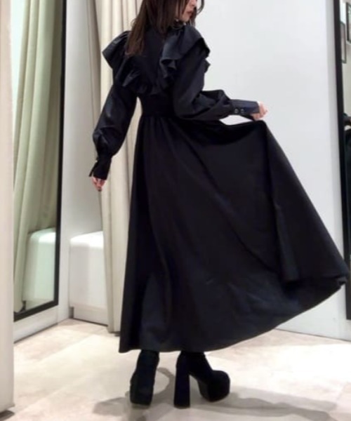 フロントジップフリルシャツワンピース 冬服 春服（シャツワンピース