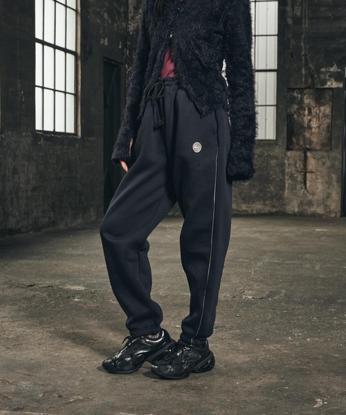 NIKE(ナイキ)の「ナイキ スポーツウェア フェニックス フリース ウィメンズ オーバーサイズド ハイウエスト グラフィック パンツ / Nike Sportswear Phoenix Fleece Women's Oversized High-Waisted Graphic Pants IF0255-010 Black(スウェットパンツ・レディース・ブラック・L/M/S/XS/XL)」の9枚目の写真