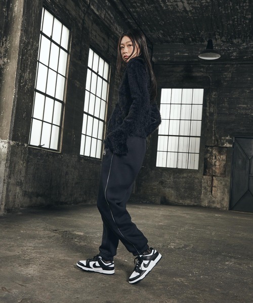 NIKE(ナイキ)の「ナイキ スポーツウェア フェニックス フリース ウィメンズ オーバーサイズド ハイウエスト グラフィック パンツ / Nike Sportswear Phoenix Fleece Women's Oversized High-Waisted Graphic Pants IF0255-010 Black(スウェットパンツ・レディース・ブラック・L/M/S/XS/XL)」の14枚目の写真