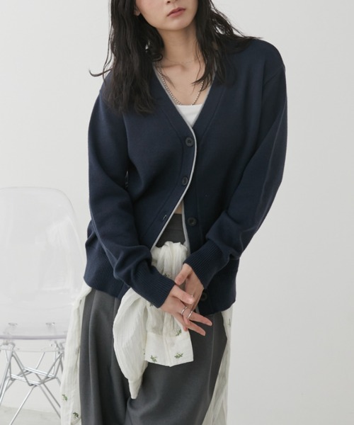 Aunt Marie's(アントマリーズ)の「レイヤードライクVネックカーディガン(カーディガン/ボレロ・レディース・ネイビー/アイボリー/パープル・FREE)」の5枚目の写真