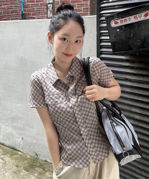 SEQUENZ(シークエンズ)の「※WEB限定 / ダブルポケット / レディースコンパクトチェックシャツ/ sqnz double pocket compact check shirts(シャツ/ブラウス・レディース・アイボリー/ライトブルー/ベージュ・SMALL/MEDIUM)」の4枚目の写真