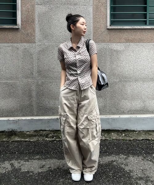 SEQUENZ(シークエンズ)の「※WEB限定 / ダブルポケット / レディースコンパクトチェックシャツ/ sqnz double pocket compact check shirts(シャツ/ブラウス・レディース・アイボリー/ライトブルー/ベージュ・SMALL/MEDIUM)」の6枚目の写真