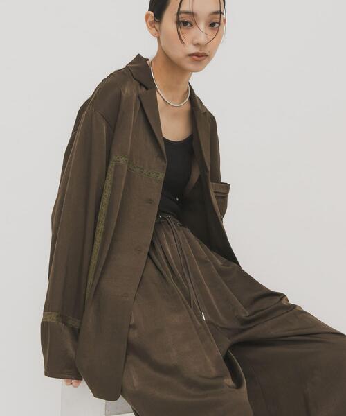 KBF（ケイビーエフ）の「ルーズサテンシャツ（シャツ/ブラウス・レディース・ベージュ/グリーン系その他・ONE）」の2枚目の写真