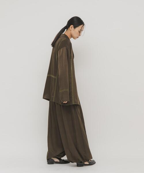KBF（ケイビーエフ）の「ルーズサテンシャツ（シャツ/ブラウス・レディース・ベージュ/グリーン系その他・ONE）」の7枚目の写真