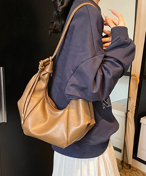 florist(フローリスト)の「レザータッチクロワッサンショルダーバッグ/ハンドバッグ(ショルダーバッグ・レディース・モカ/ブラック/オフホワイト/ブラウン・FREE)」の3枚目の写真