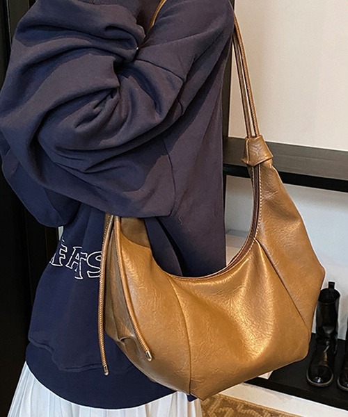 florist(フローリスト)の「レザータッチクロワッサンショルダーバッグ/ハンドバッグ(ショルダーバッグ・レディース・モカ/ブラック/オフホワイト/ブラウン・FREE)」の5枚目の写真