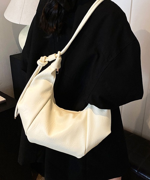 florist(フローリスト)の「レザータッチクロワッサンショルダーバッグ/ハンドバッグ(ショルダーバッグ・レディース・モカ/ブラック/オフホワイト/ブラウン・FREE)」の7枚目の写真