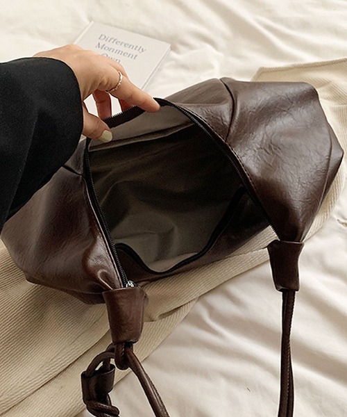 florist(フローリスト)の「レザータッチクロワッサンショルダーバッグ/ハンドバッグ(ショルダーバッグ・レディース・モカ/ブラック/オフホワイト/ブラウン・FREE)」の10枚目の写真