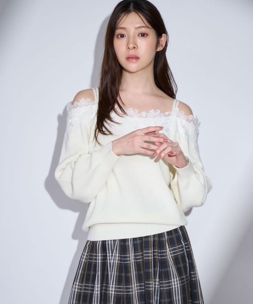 NOELA(ノエラ)の「オフショルレーストリムニット(ニット/セーター・レディース・グレー/オフホワイト/ピンク・フリー)」の4枚目の写真